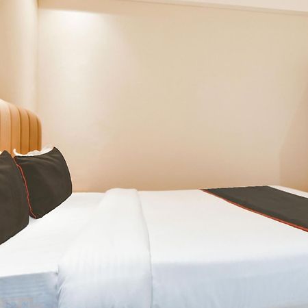 Collection O Hotel Mint Индаур Экстерьер фото