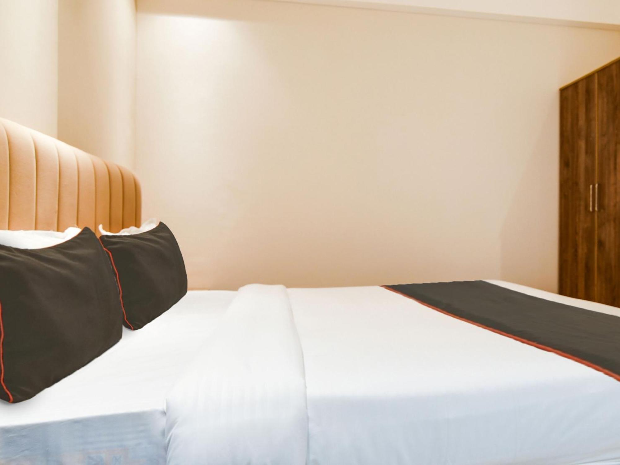 Collection O Hotel Mint Индаур Экстерьер фото