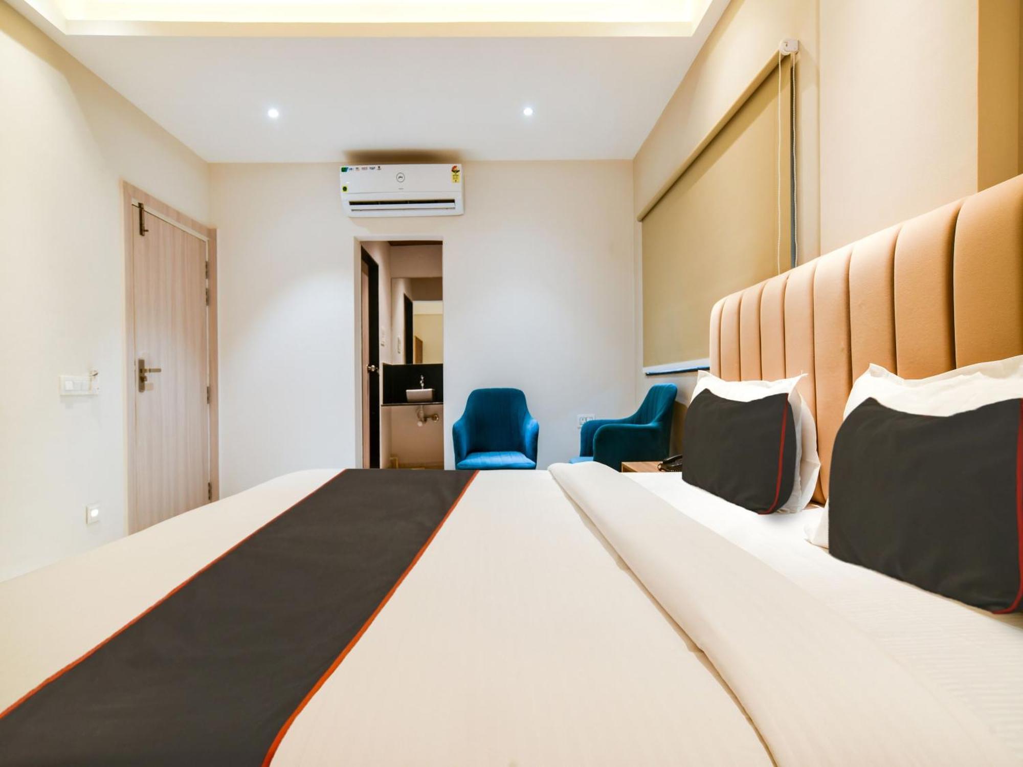 Collection O Hotel Mint Индаур Экстерьер фото