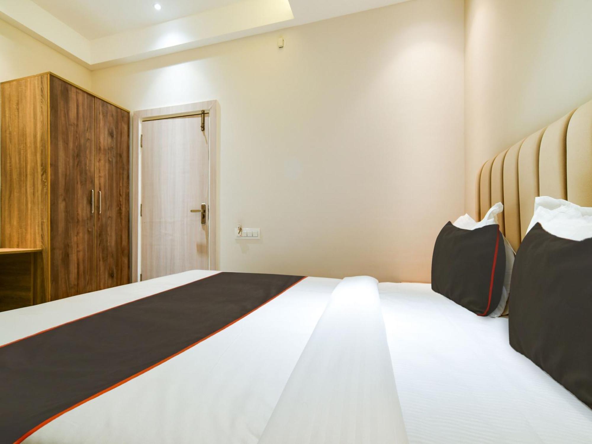 Collection O Hotel Mint Индаур Экстерьер фото