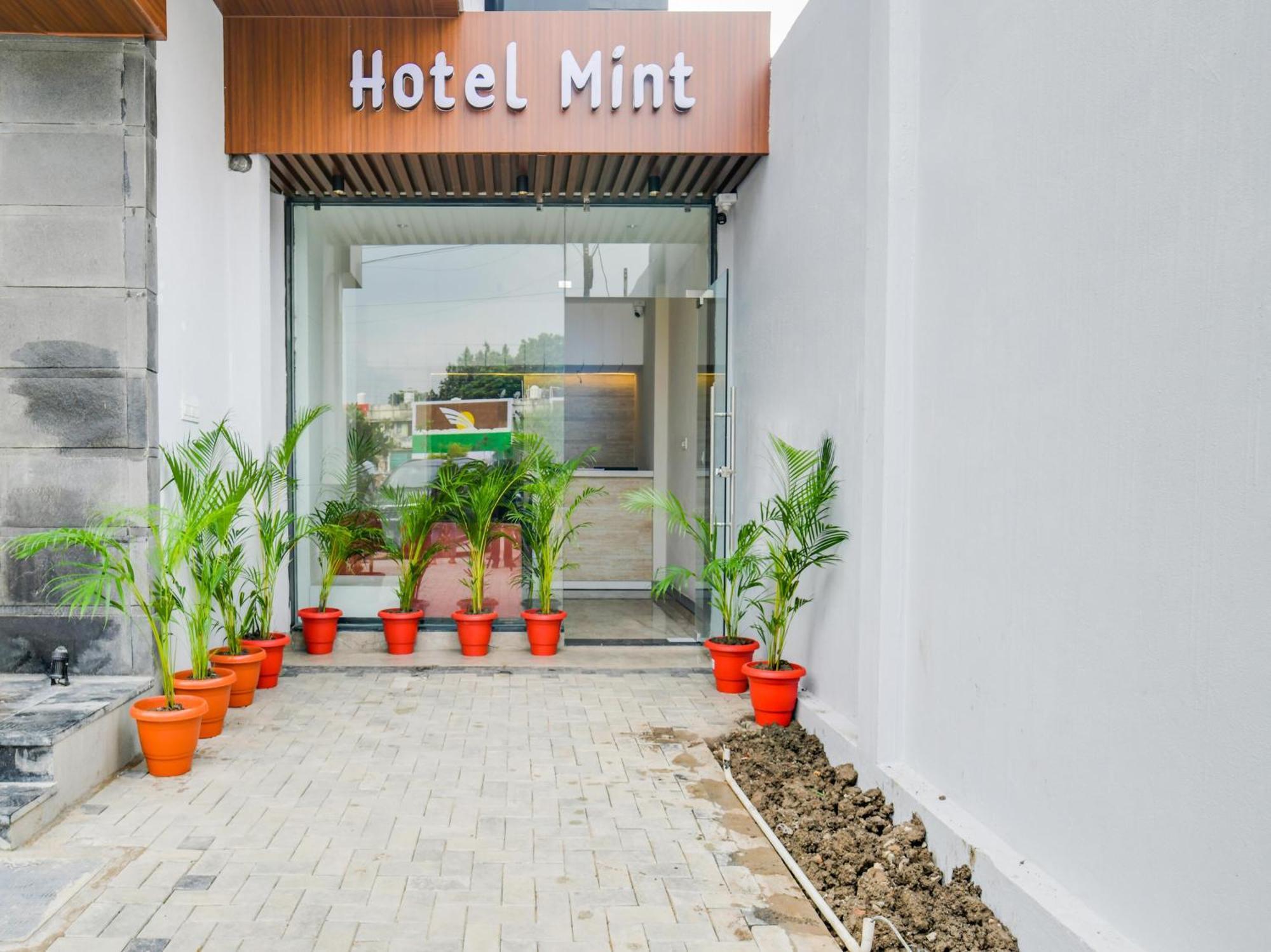 Collection O Hotel Mint Индаур Экстерьер фото