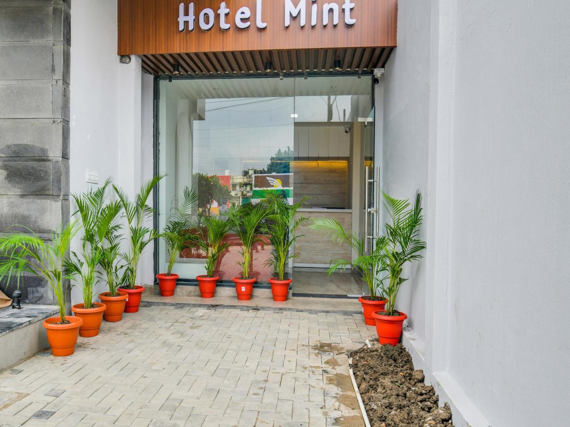 Collection O Hotel Mint Индаур Экстерьер фото